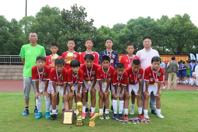 申花惨淡平局，球迷呼吁全力争胜迎战武汉